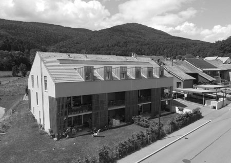 Deux bâtiments villageois d’habitation