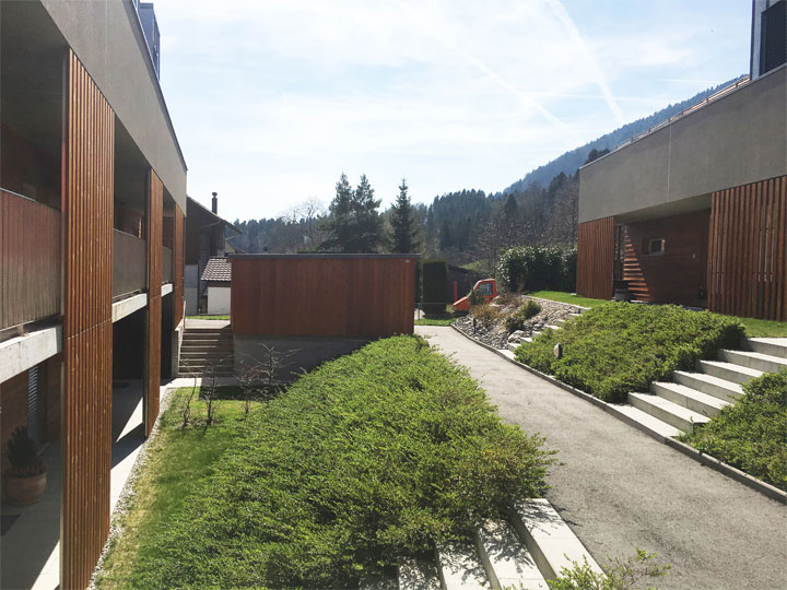 Deux bâtiments villageois d’habitation